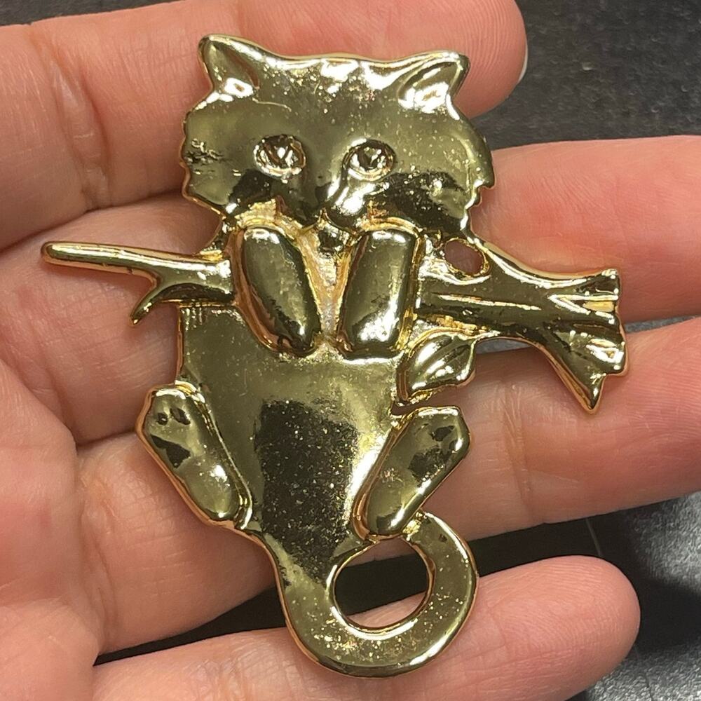 Vintage Gold Tone Cat Climbing Branch Pin Brooch 2" Unsigned